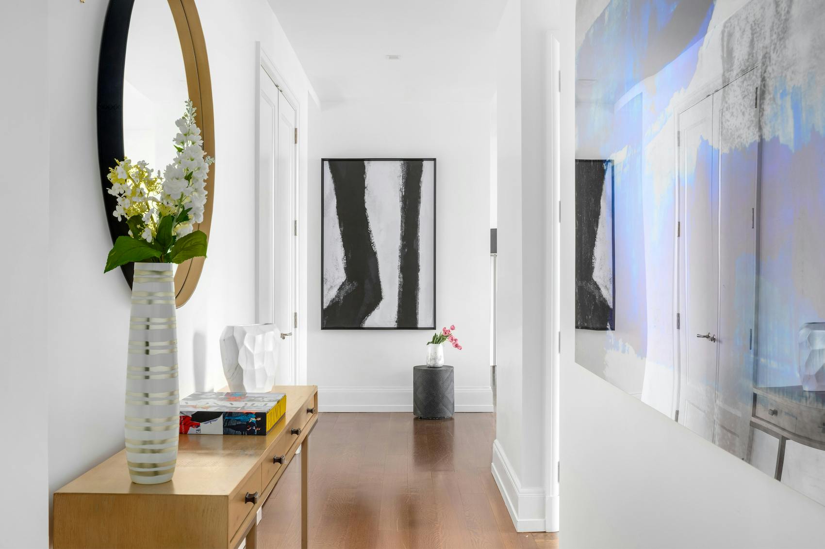 Meridith-Baer-Home-Home-Staging-New-York-Flatiron-Contemporary-Condo-Highrise-Condos-and-Lofts-Transitional-Hallway